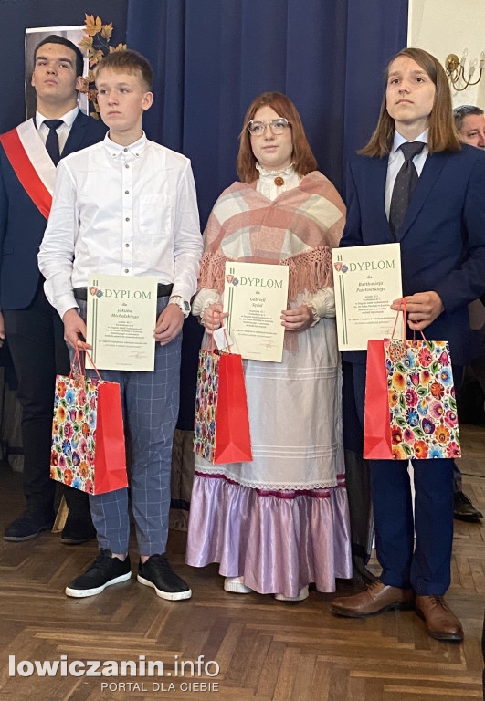 105. rocznica odzyskania przez Polskę Niepodległości i święto szkoły ZST w Łowiczu