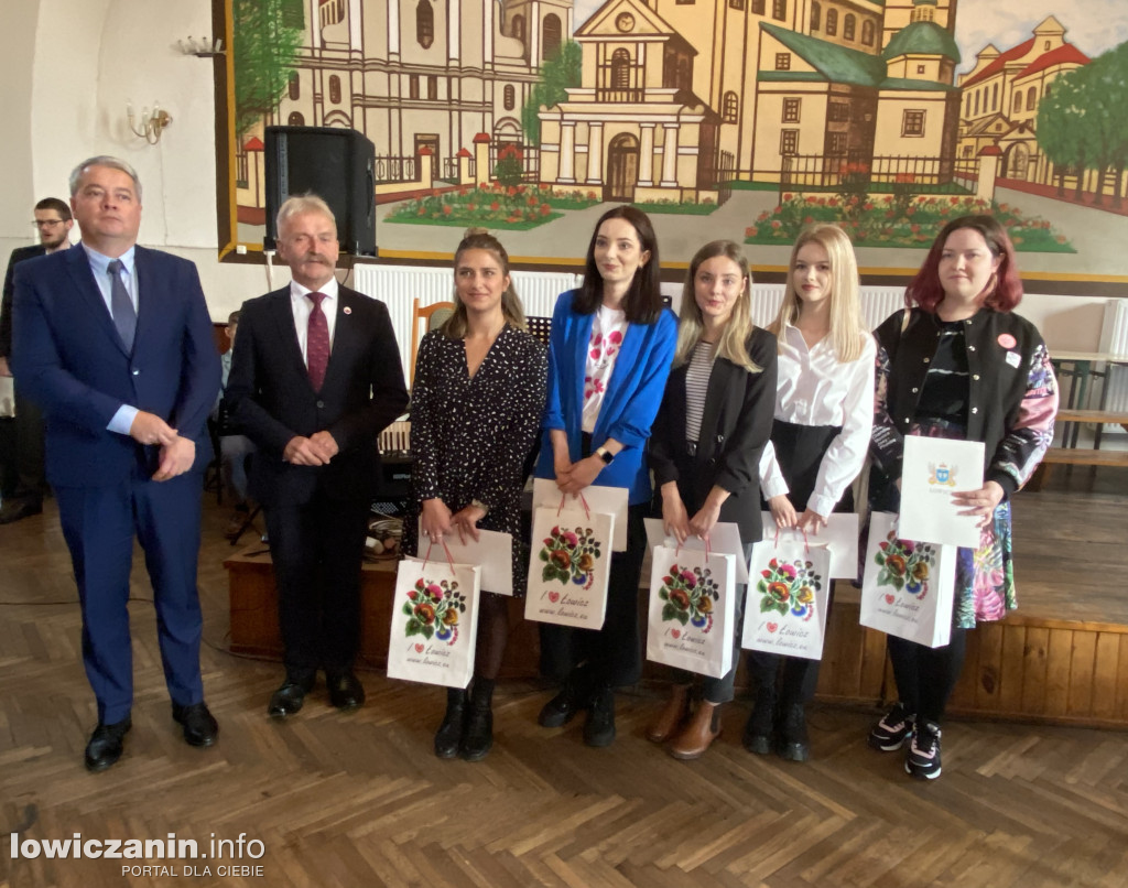 105. rocznica odzyskania przez Polskę Niepodległości i święto szkoły ZST w Łowiczu