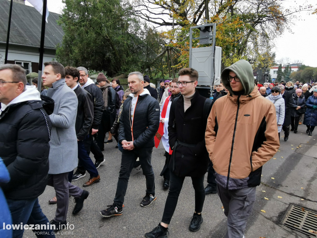 Procesja z relikwiami św. Wiktorii w Łowiczu