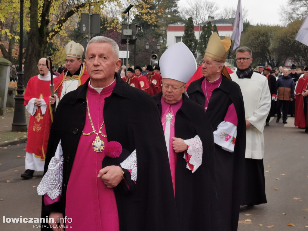 Procesja z relikwiami św. Wiktorii w Łowiczu
