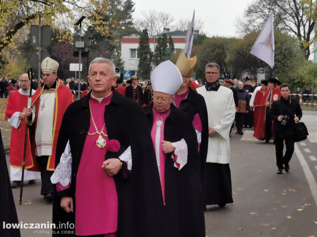 Procesja z relikwiami św. Wiktorii w Łowiczu