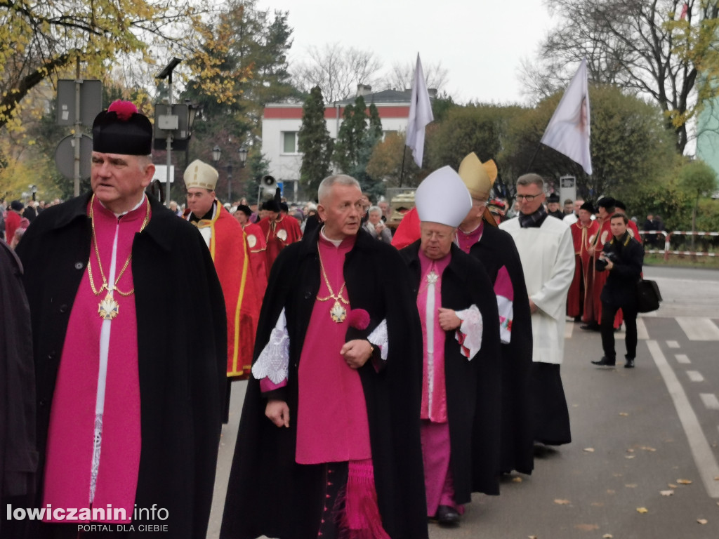 Procesja z relikwiami św. Wiktorii w Łowiczu