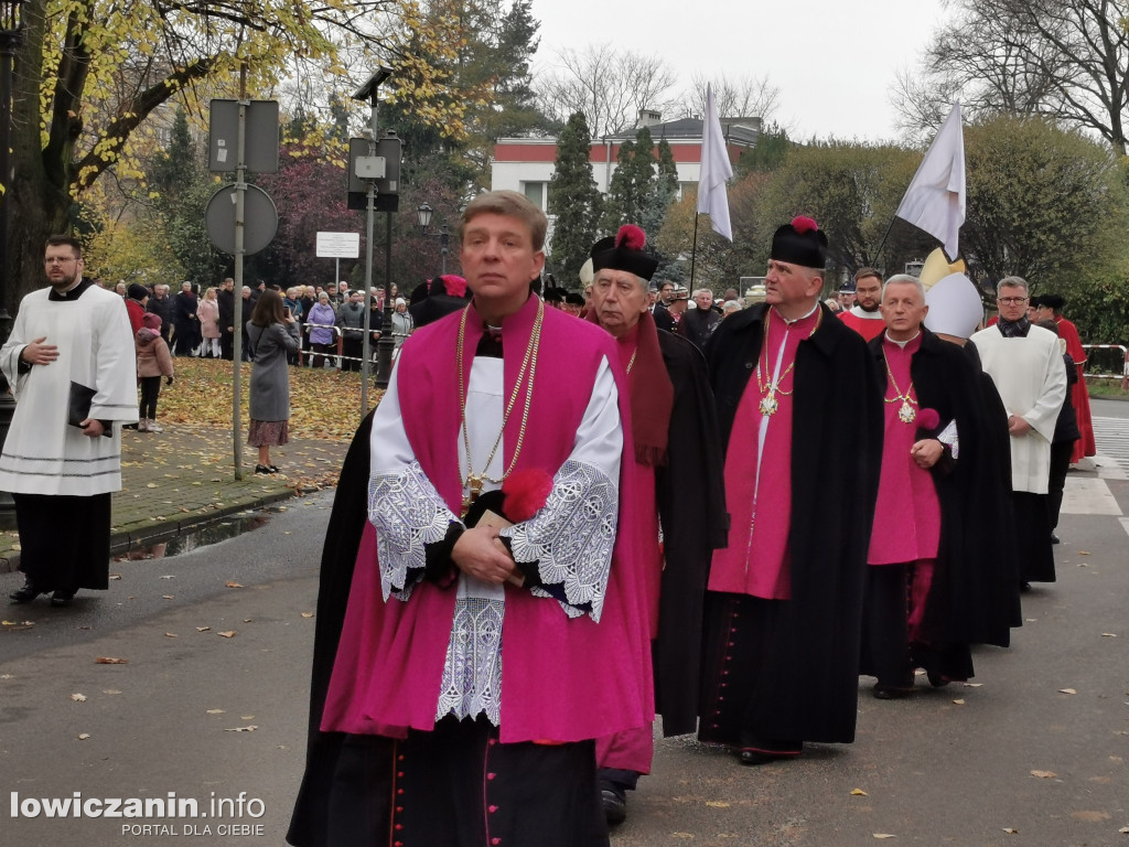 Procesja z relikwiami św. Wiktorii w Łowiczu