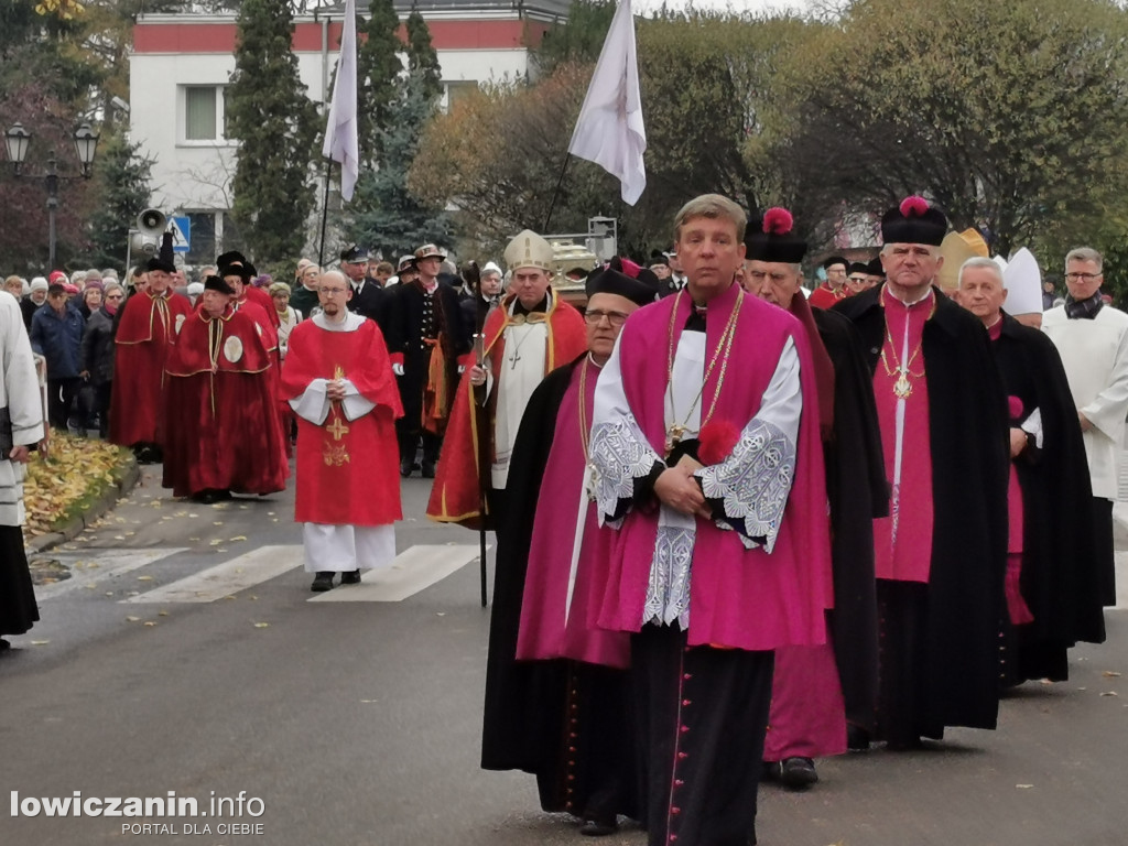 Procesja z relikwiami św. Wiktorii w Łowiczu