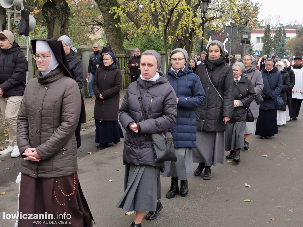Procesja z relikwiami św. Wiktorii w Łowiczu