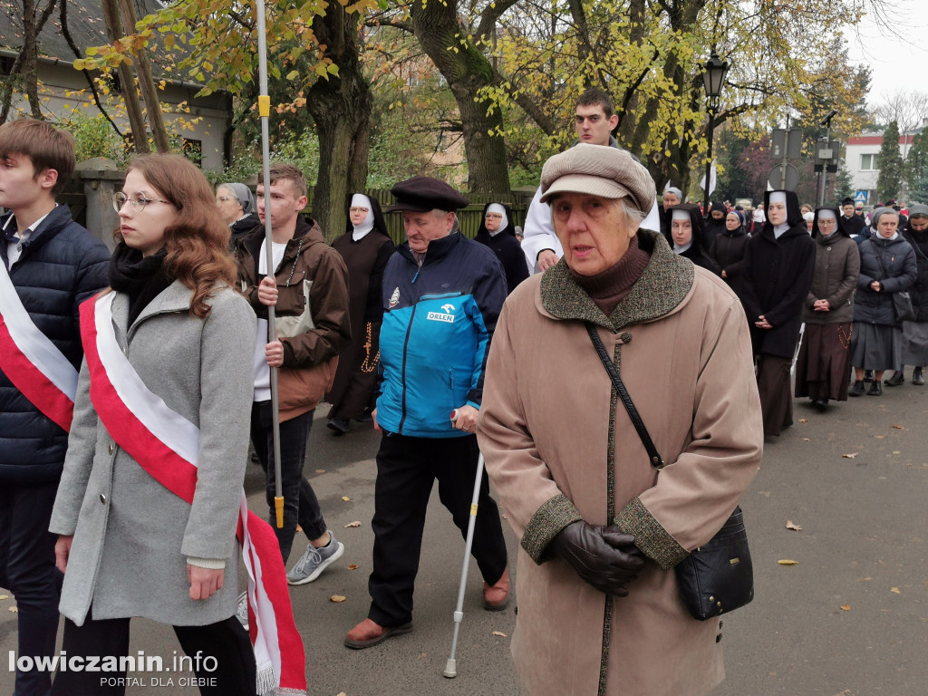 Procesja z relikwiami św. Wiktorii w Łowiczu