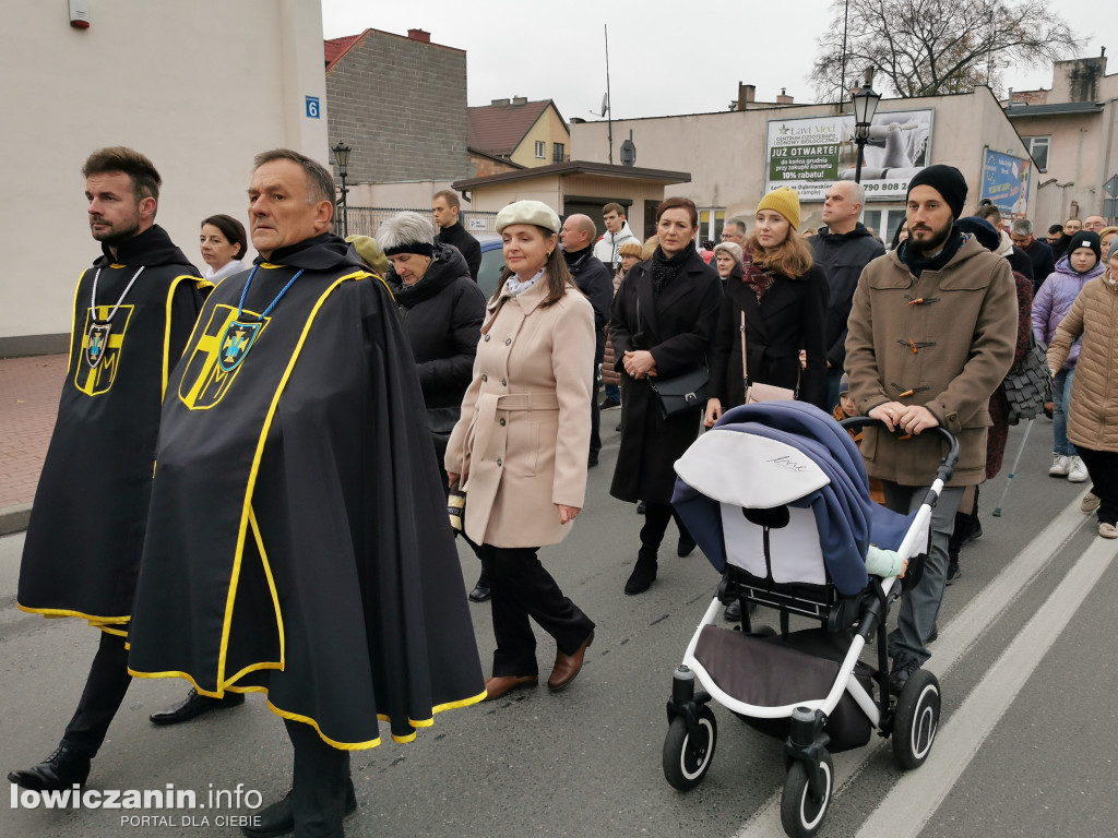 Procesja z relikwiami św. Wiktorii w Łowiczu