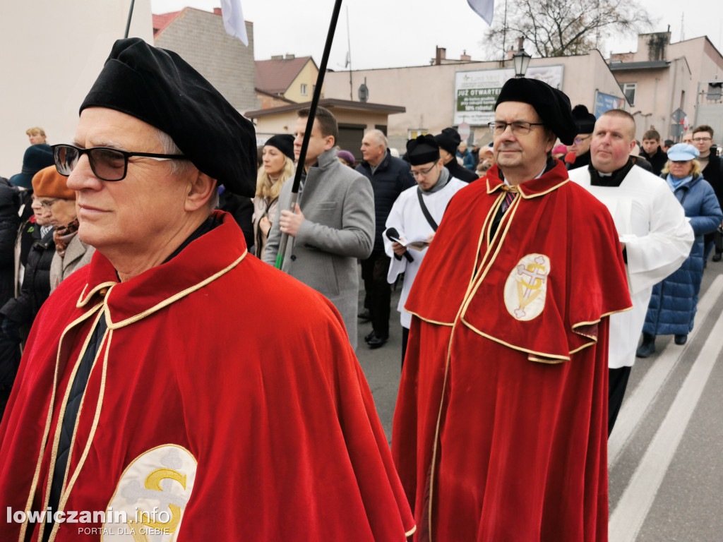 Procesja z relikwiami św. Wiktorii w Łowiczu