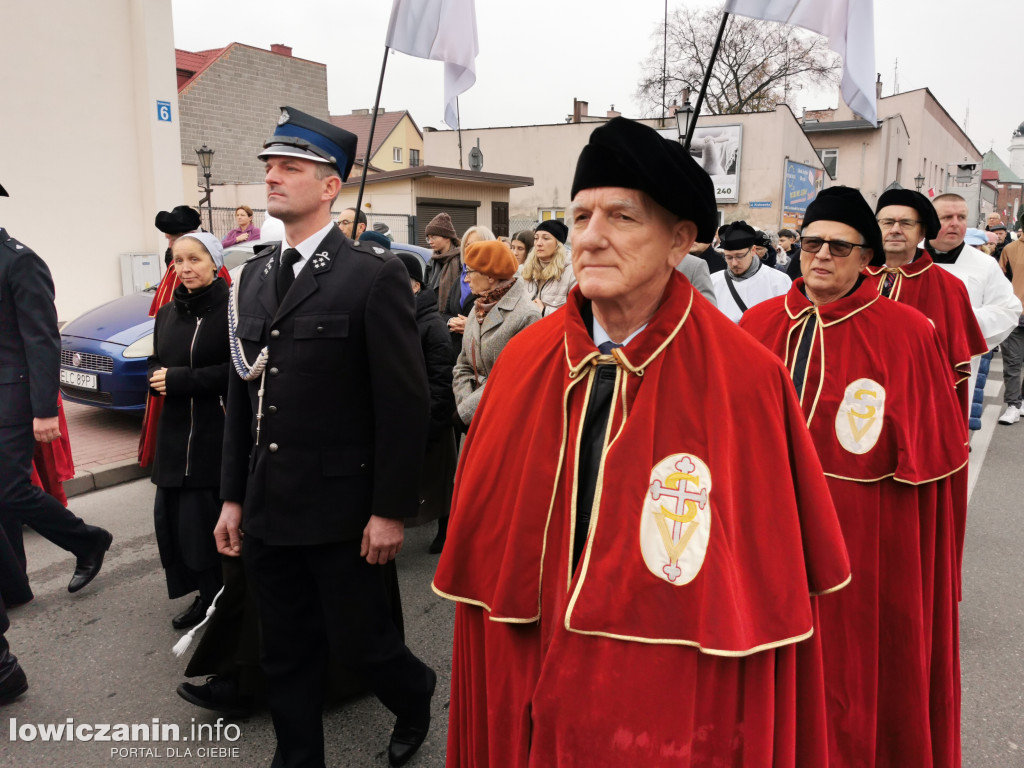 Procesja z relikwiami św. Wiktorii w Łowiczu