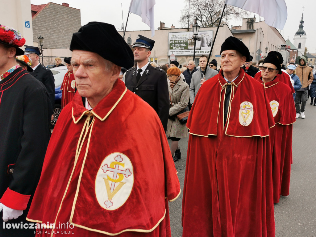 Procesja z relikwiami św. Wiktorii w Łowiczu