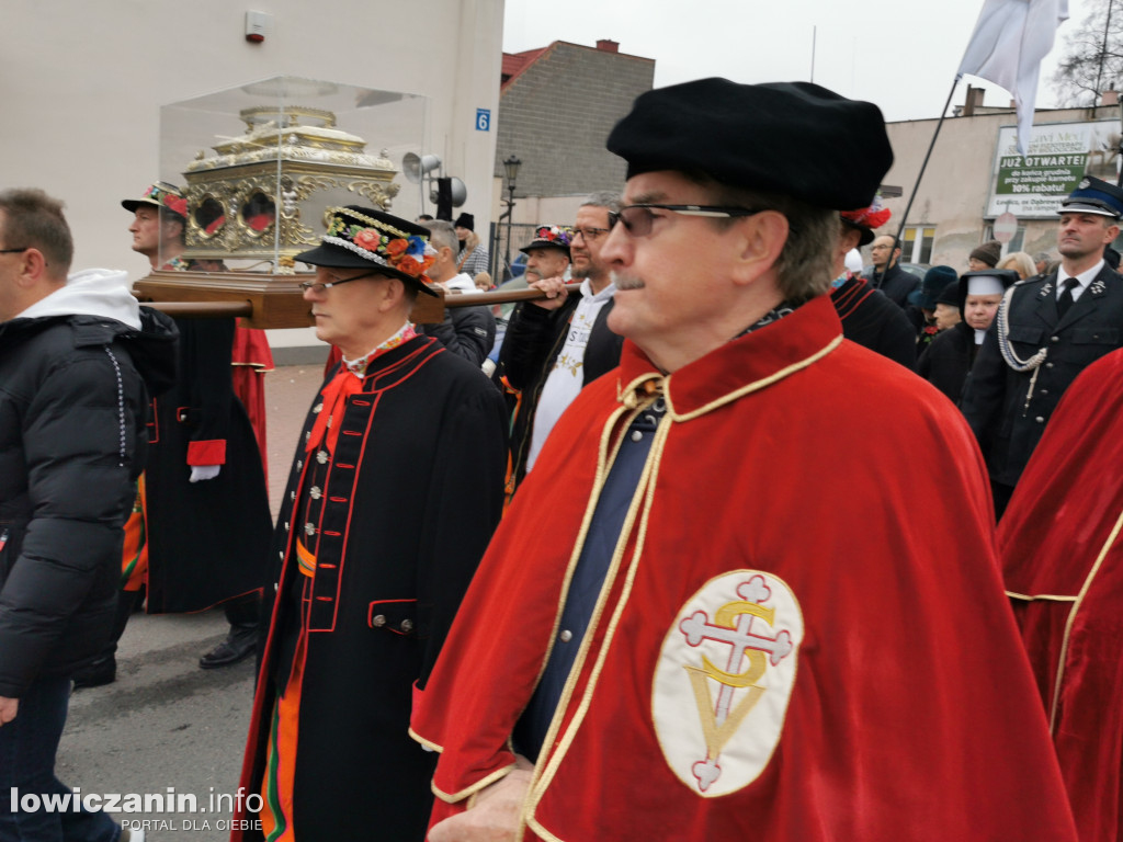 Procesja z relikwiami św. Wiktorii w Łowiczu