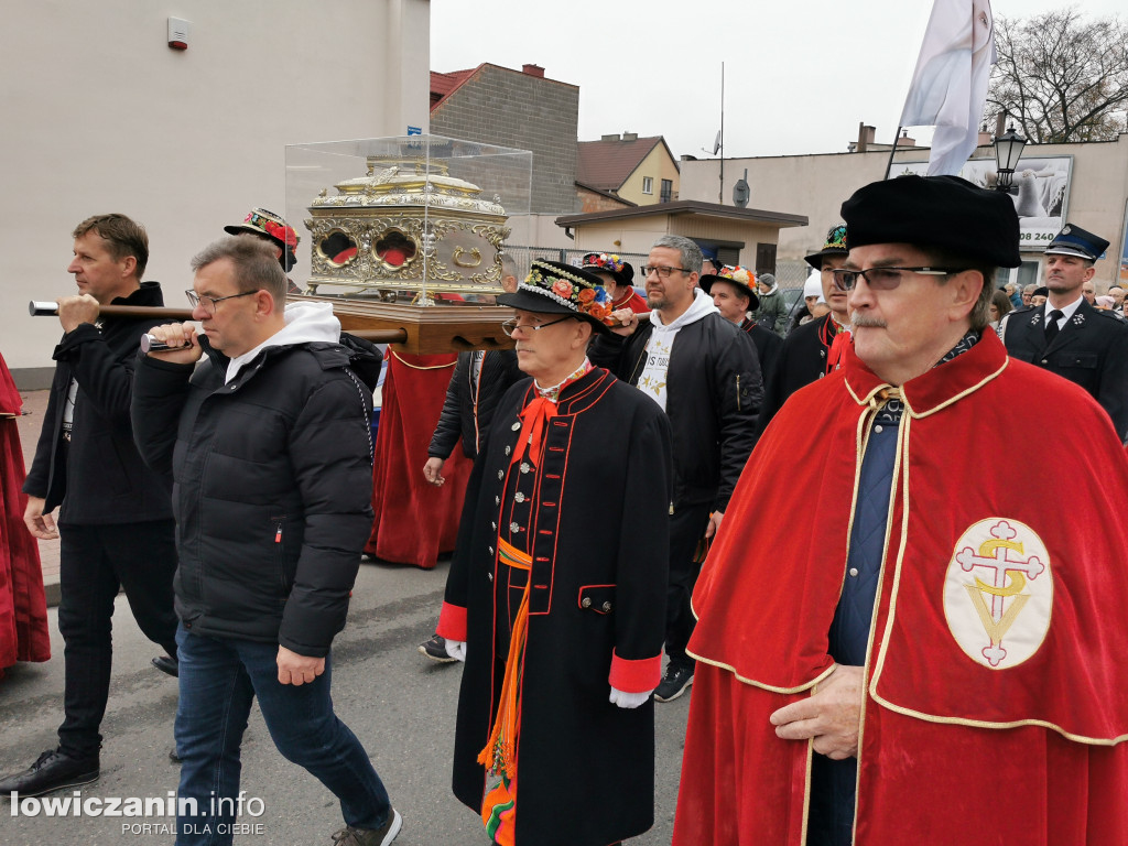 Procesja z relikwiami św. Wiktorii w Łowiczu