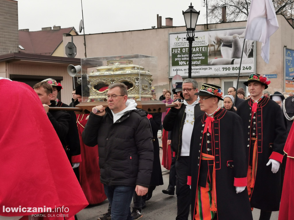 Procesja z relikwiami św. Wiktorii w Łowiczu