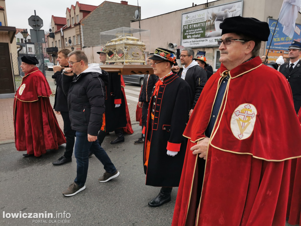 Procesja z relikwiami św. Wiktorii w Łowiczu