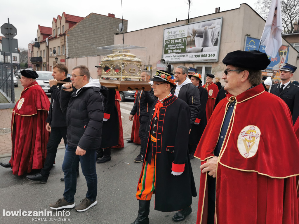Procesja z relikwiami św. Wiktorii w Łowiczu
