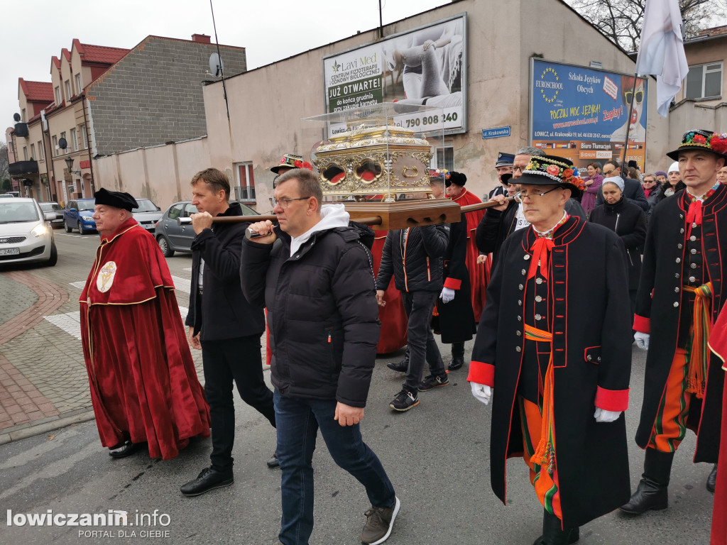 Procesja z relikwiami św. Wiktorii w Łowiczu