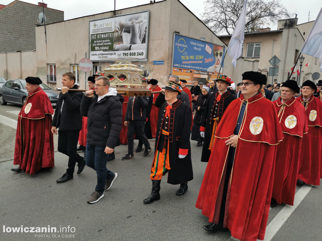 Procesja z relikwiami św. Wiktorii w Łowiczu