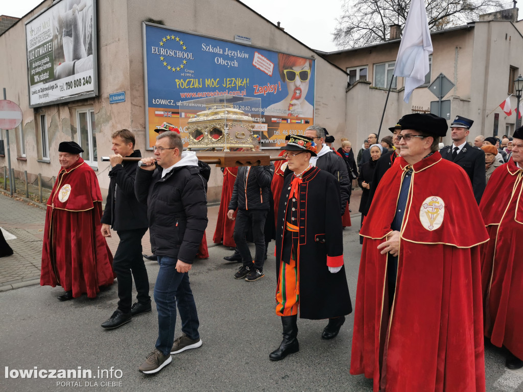 Procesja z relikwiami św. Wiktorii w Łowiczu