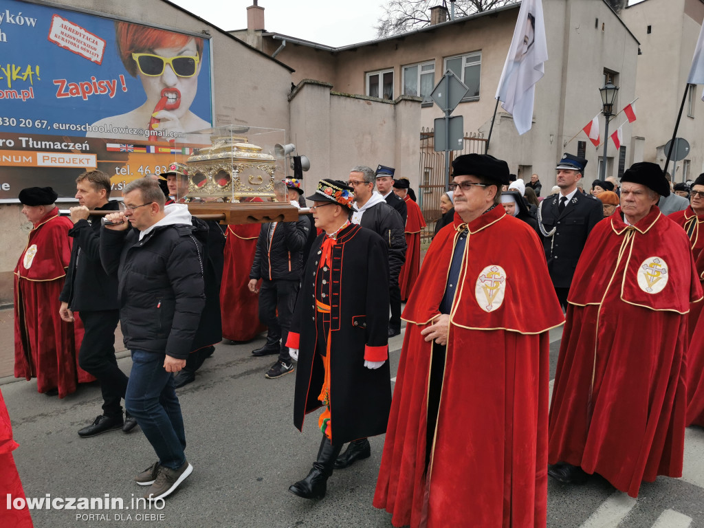 Procesja z relikwiami św. Wiktorii w Łowiczu