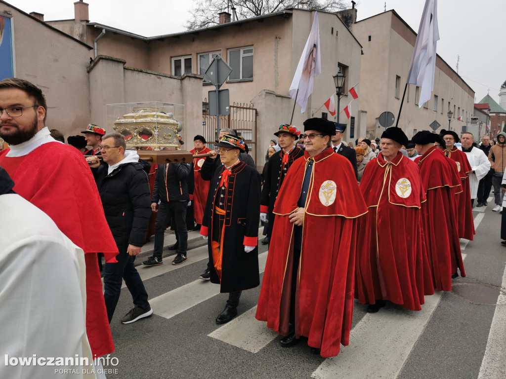 Procesja z relikwiami św. Wiktorii w Łowiczu