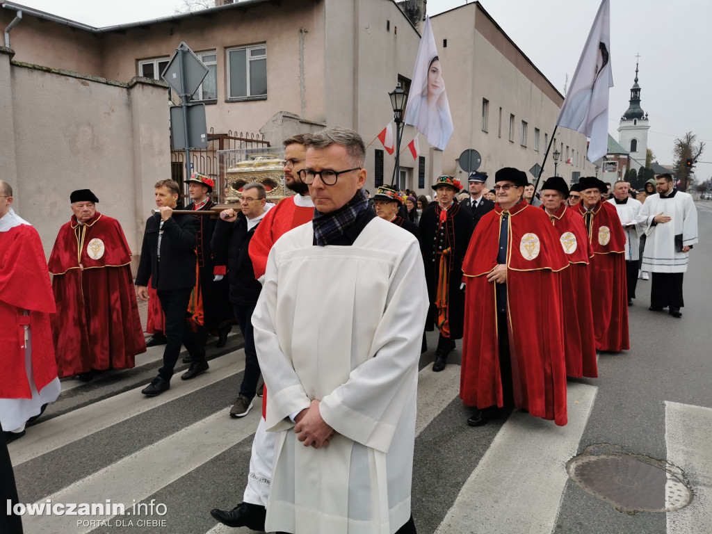 Procesja z relikwiami św. Wiktorii w Łowiczu
