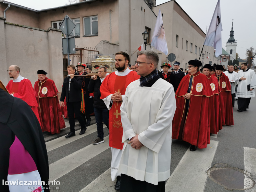 Procesja z relikwiami św. Wiktorii w Łowiczu