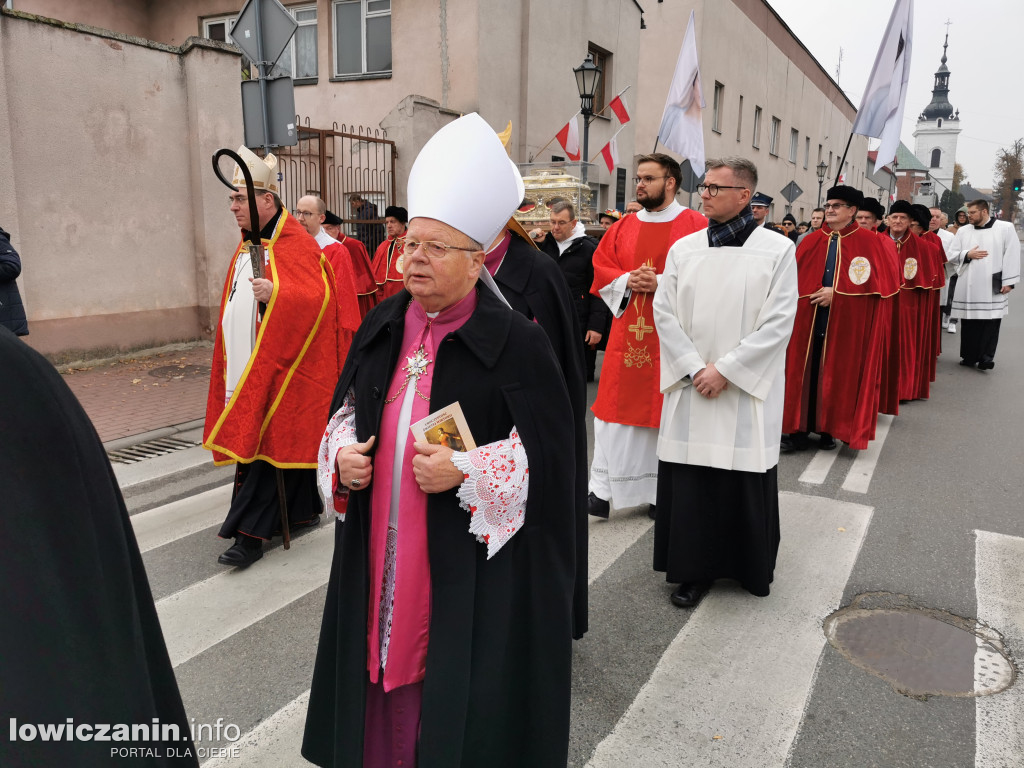 Procesja z relikwiami św. Wiktorii w Łowiczu