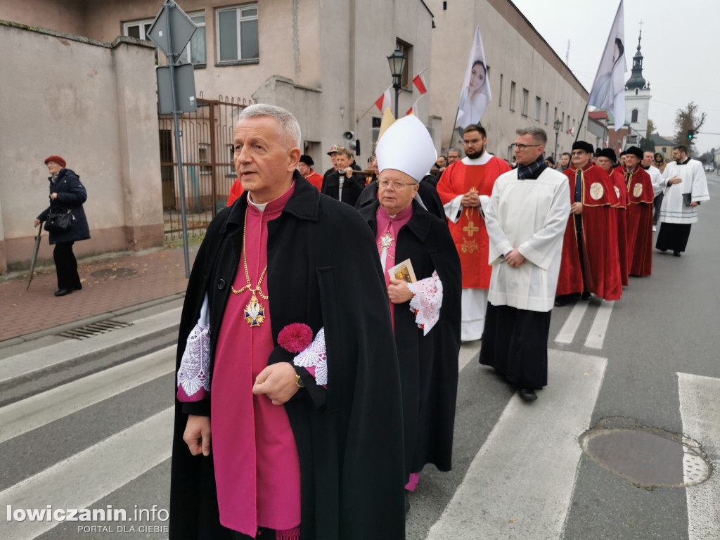Procesja z relikwiami św. Wiktorii w Łowiczu