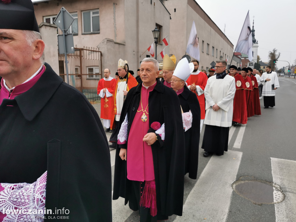 Procesja z relikwiami św. Wiktorii w Łowiczu