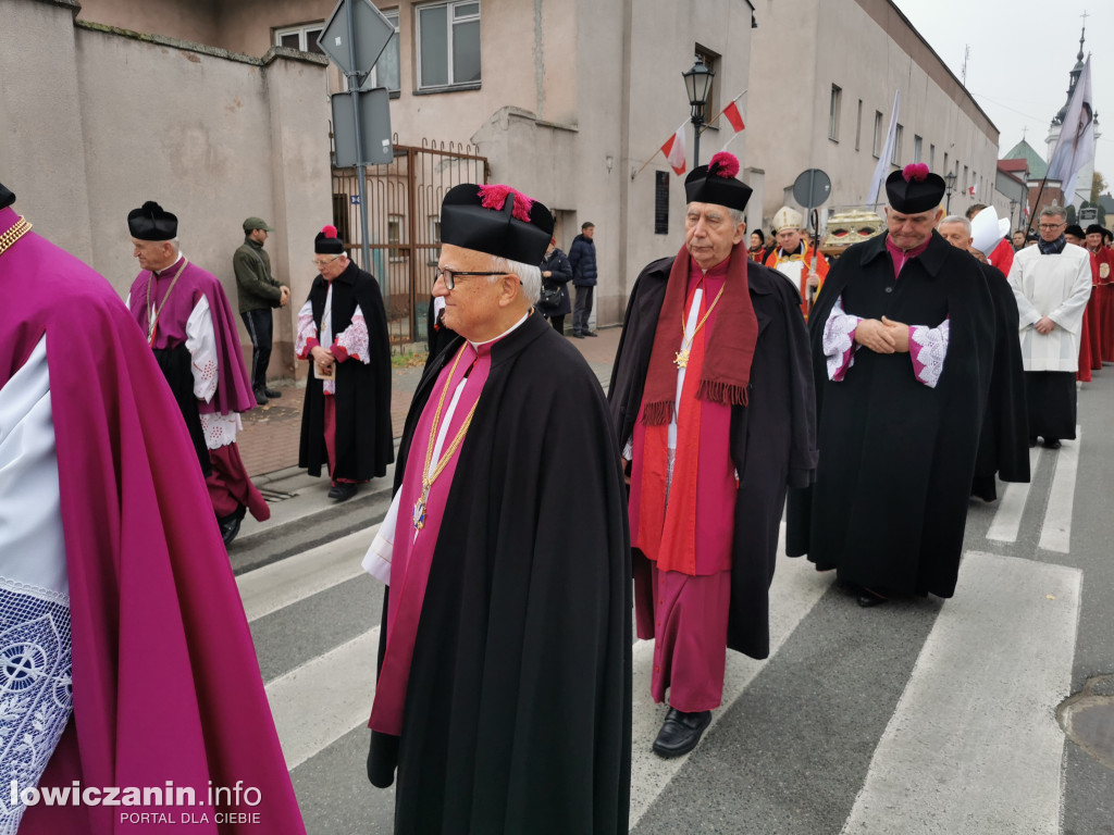 Procesja z relikwiami św. Wiktorii w Łowiczu