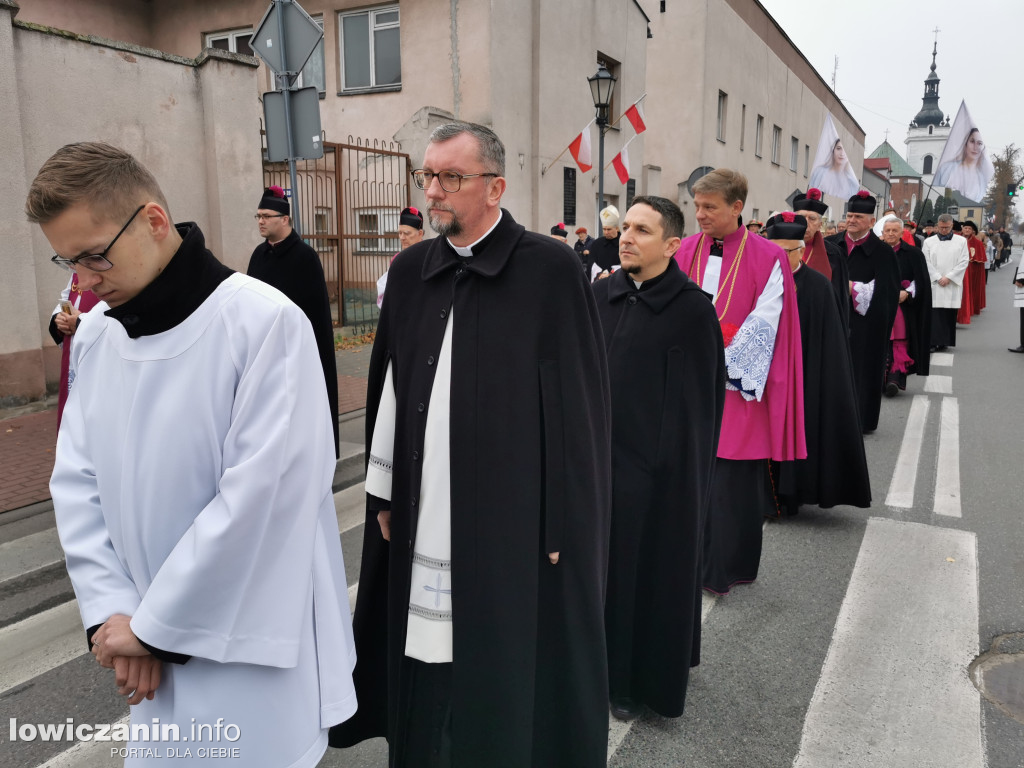 Procesja z relikwiami św. Wiktorii w Łowiczu