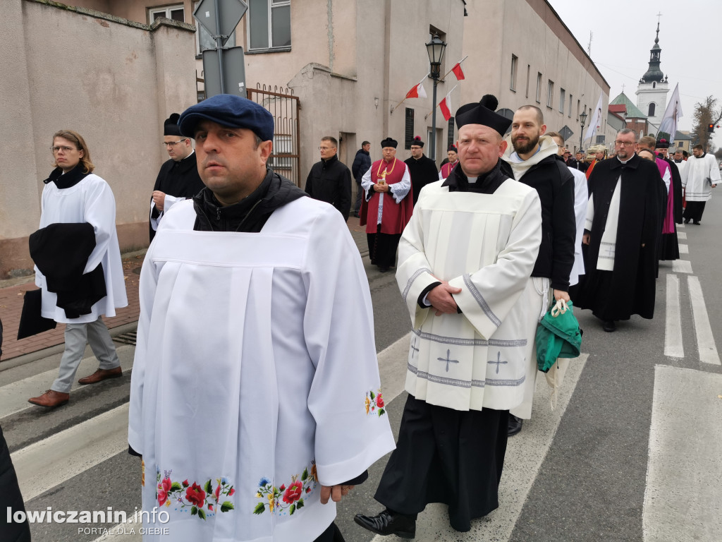 Procesja z relikwiami św. Wiktorii w Łowiczu