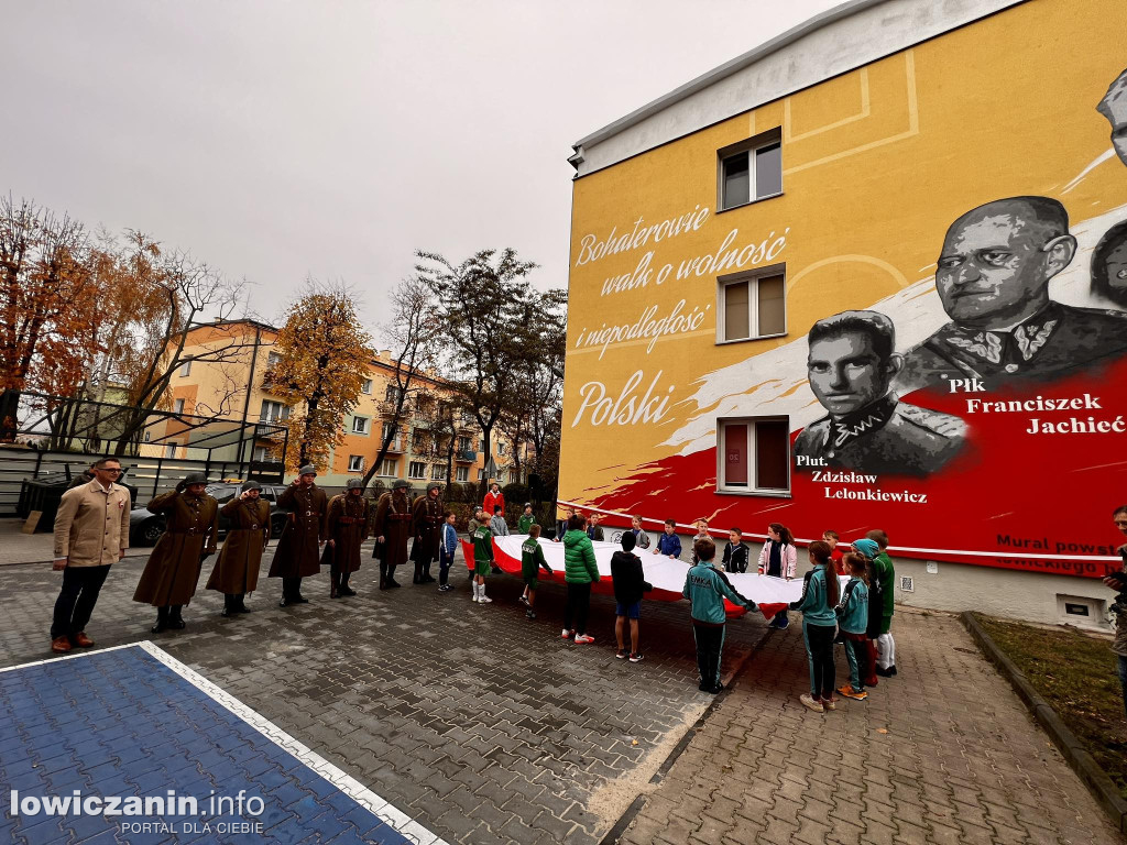 W Łowiczu odsłonięto historyczny mural
