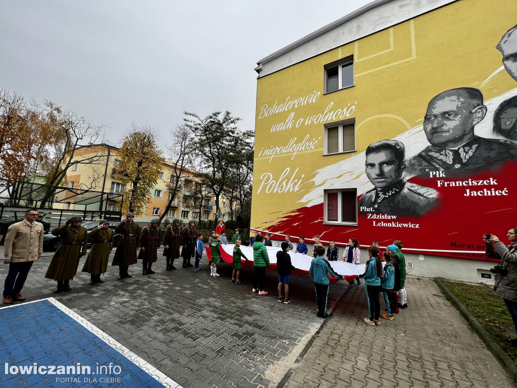 W Łowiczu odsłonięto historyczny mural
