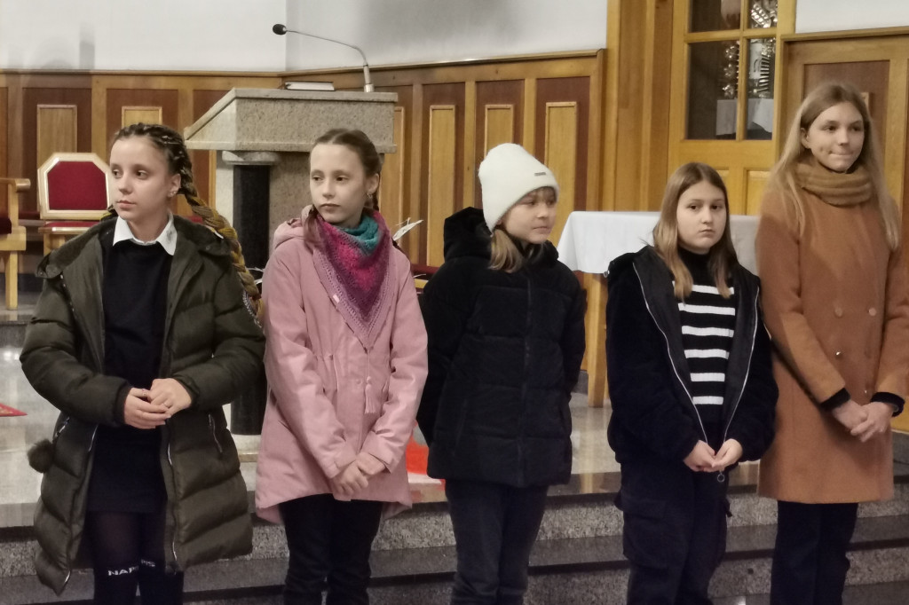 Przedstawienie uczniów w kościele na Korabce