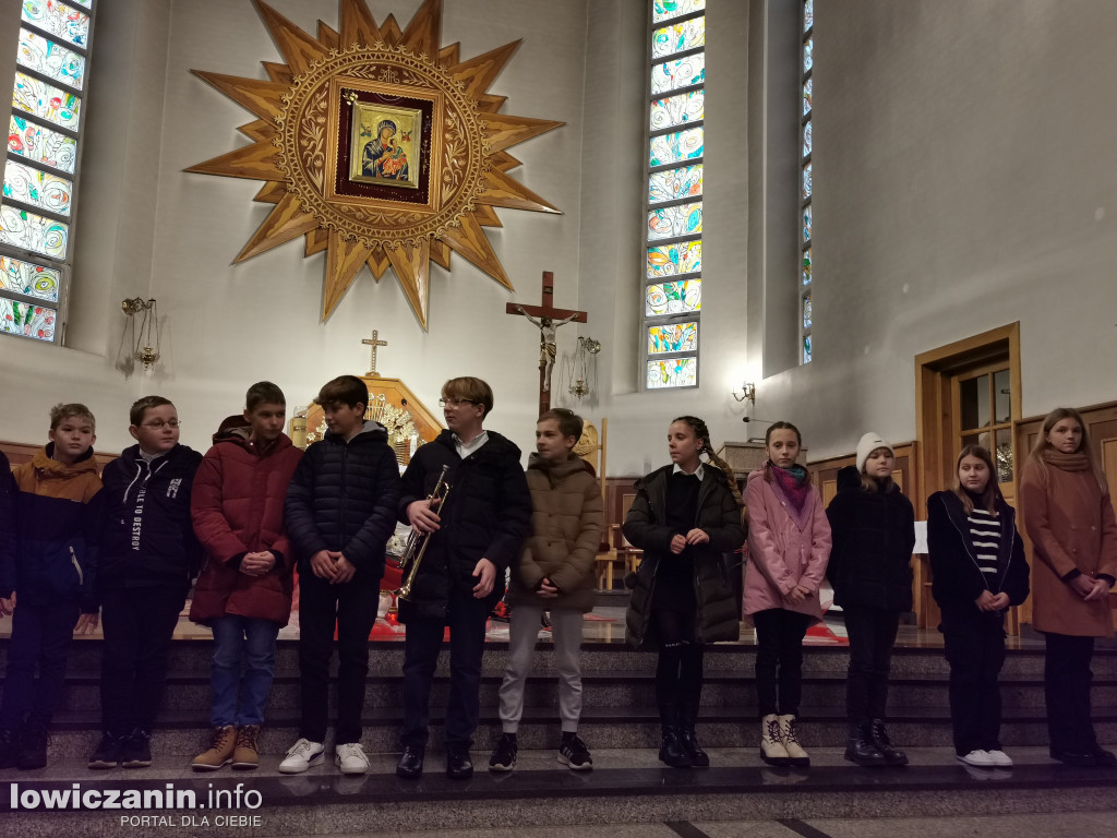 Przedstawienie uczniów w kościele na Korabce