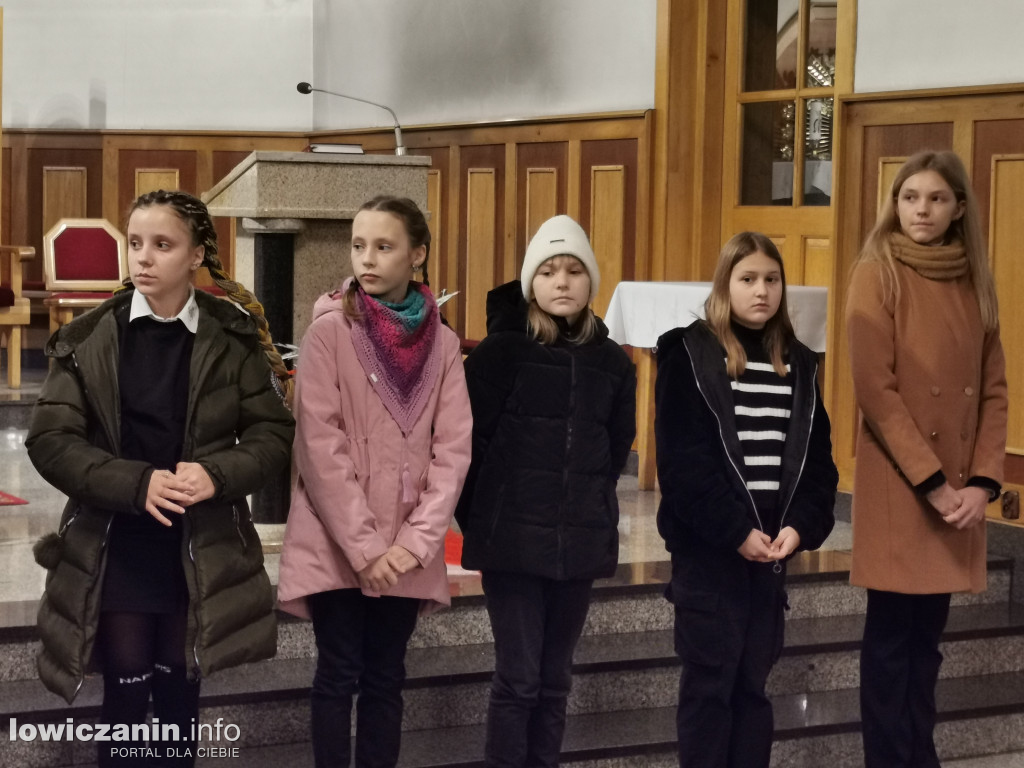 Przedstawienie uczniów w kościele na Korabce