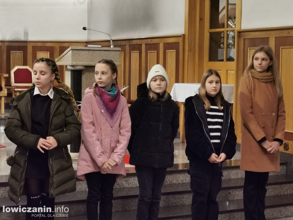 Przedstawienie uczniów w kościele na Korabce