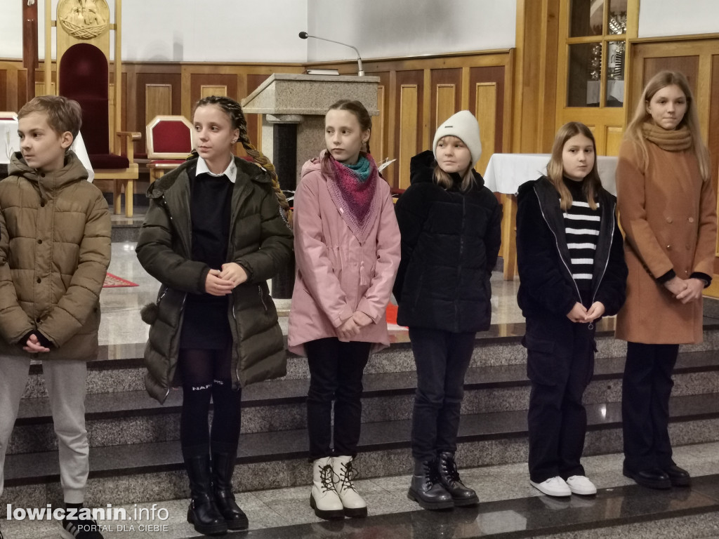 Przedstawienie uczniów w kościele na Korabce