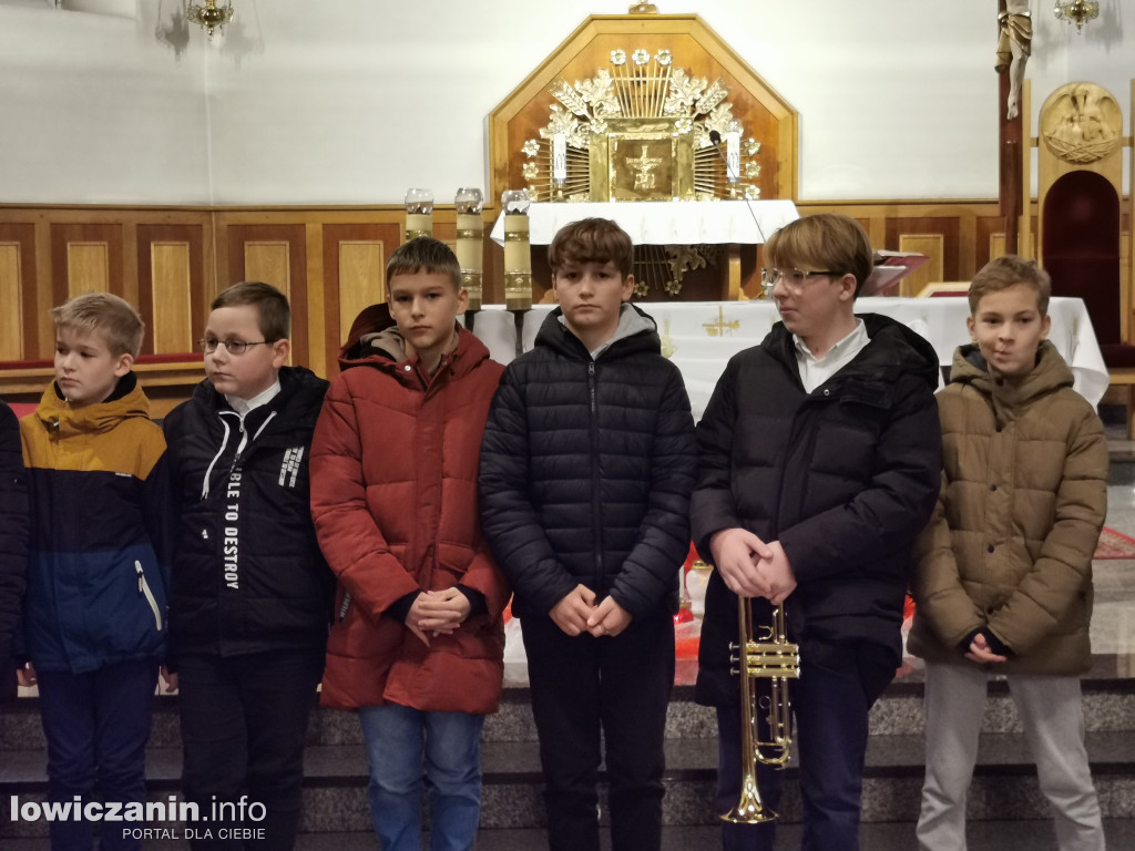 Przedstawienie uczniów w kościele na Korabce