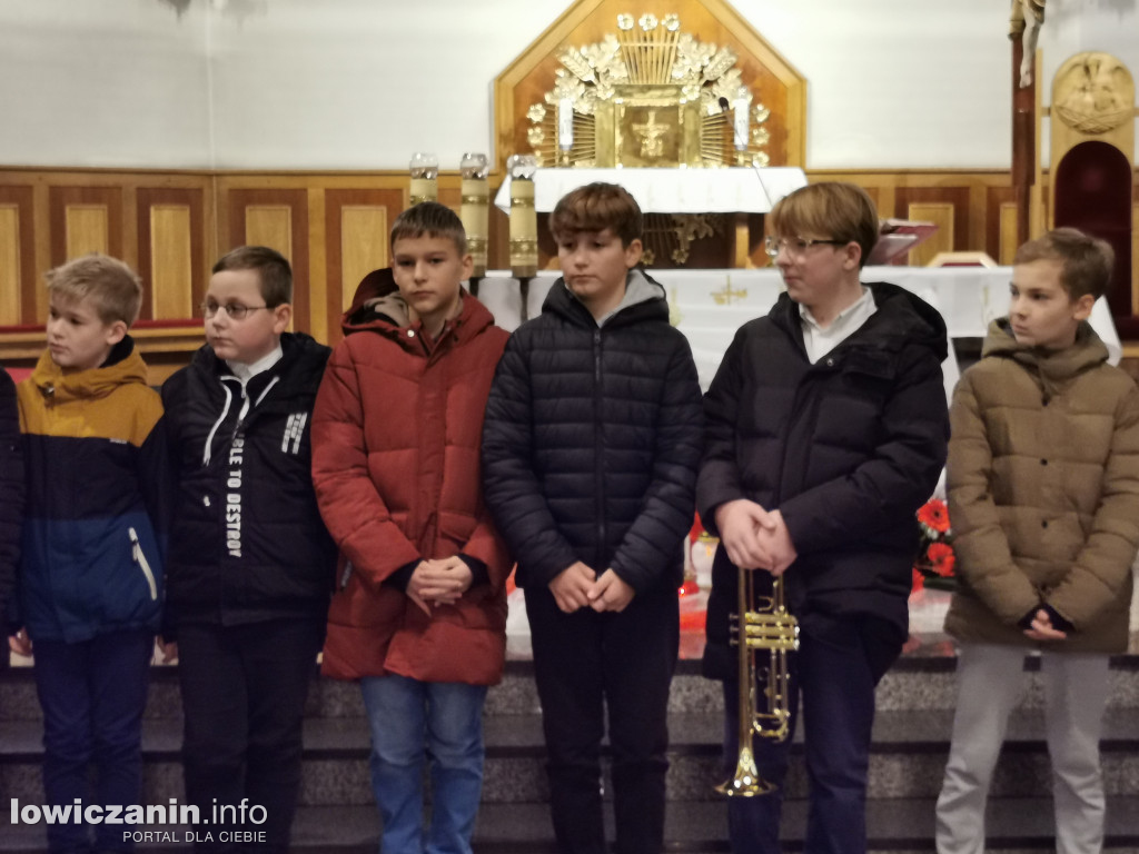 Przedstawienie uczniów w kościele na Korabce