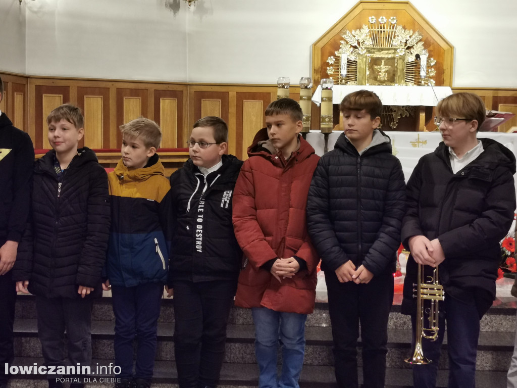 Przedstawienie uczniów w kościele na Korabce