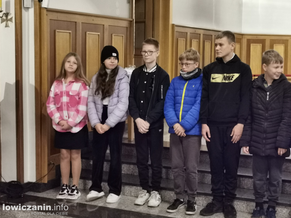 Przedstawienie uczniów w kościele na Korabce