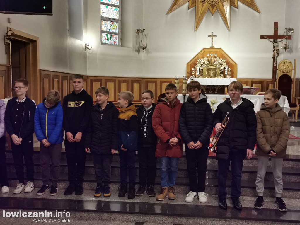 Przedstawienie uczniów w kościele na Korabce