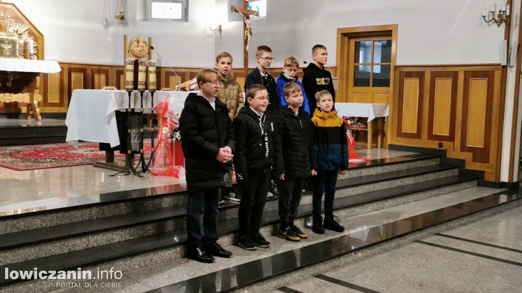Przedstawienie uczniów w kościele na Korabce