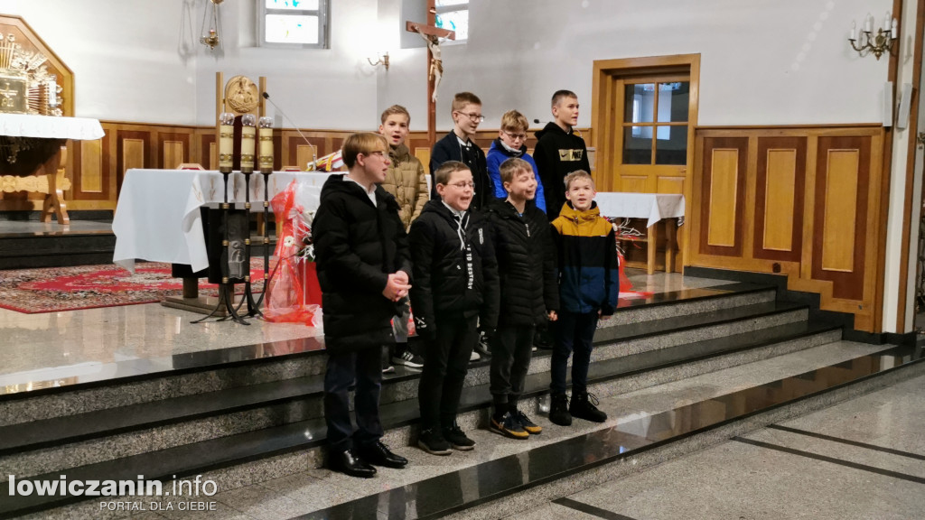 Przedstawienie uczniów w kościele na Korabce