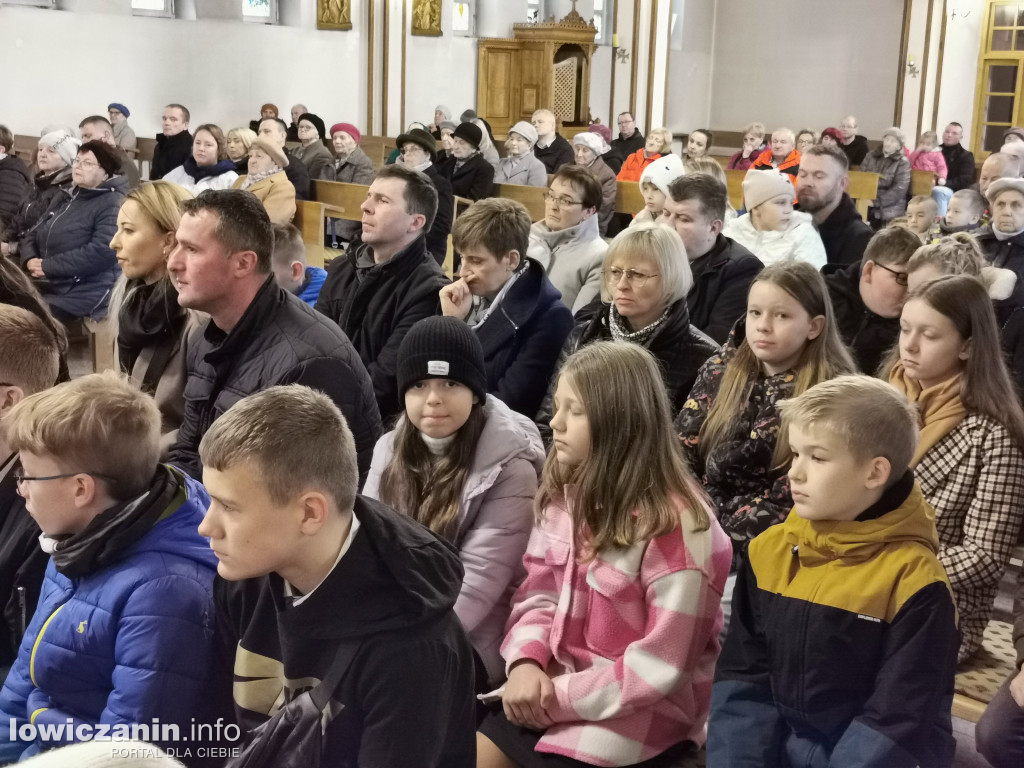 Przedstawienie uczniów w kościele na Korabce