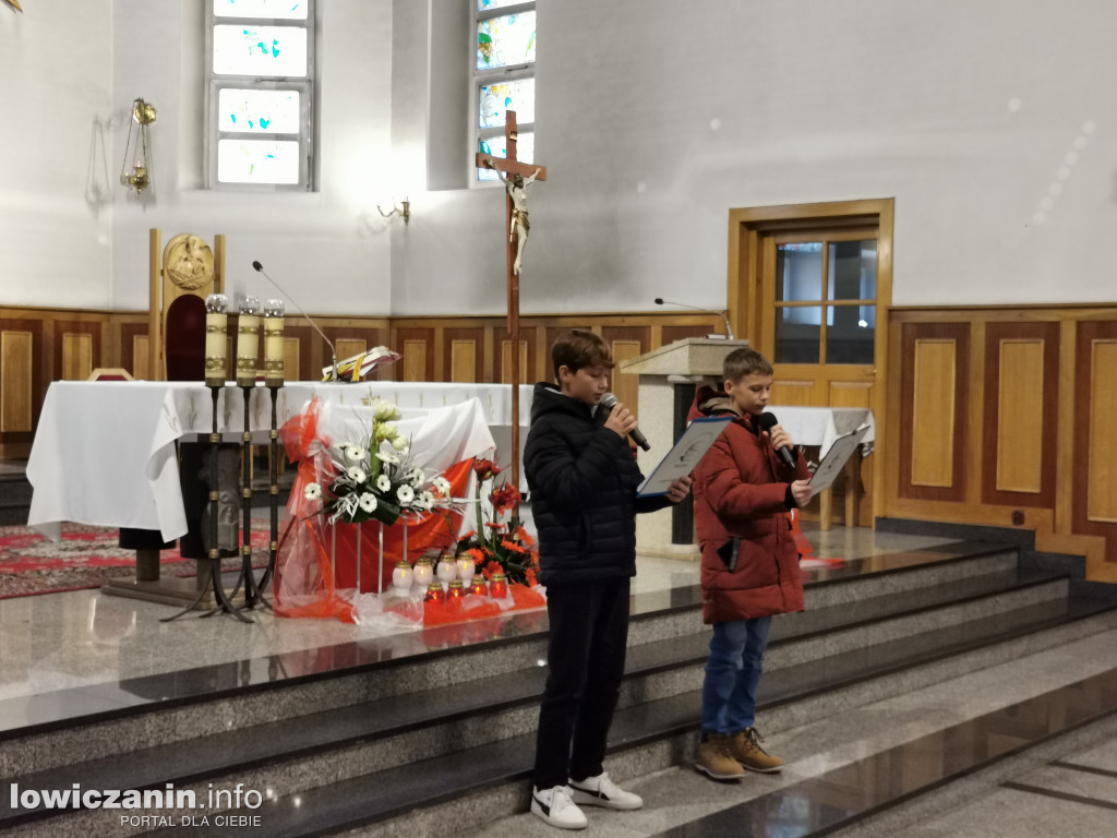Przedstawienie uczniów w kościele na Korabce