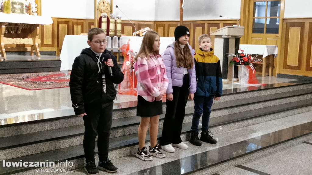 Przedstawienie uczniów w kościele na Korabce