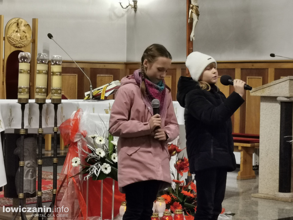 Przedstawienie uczniów w kościele na Korabce
